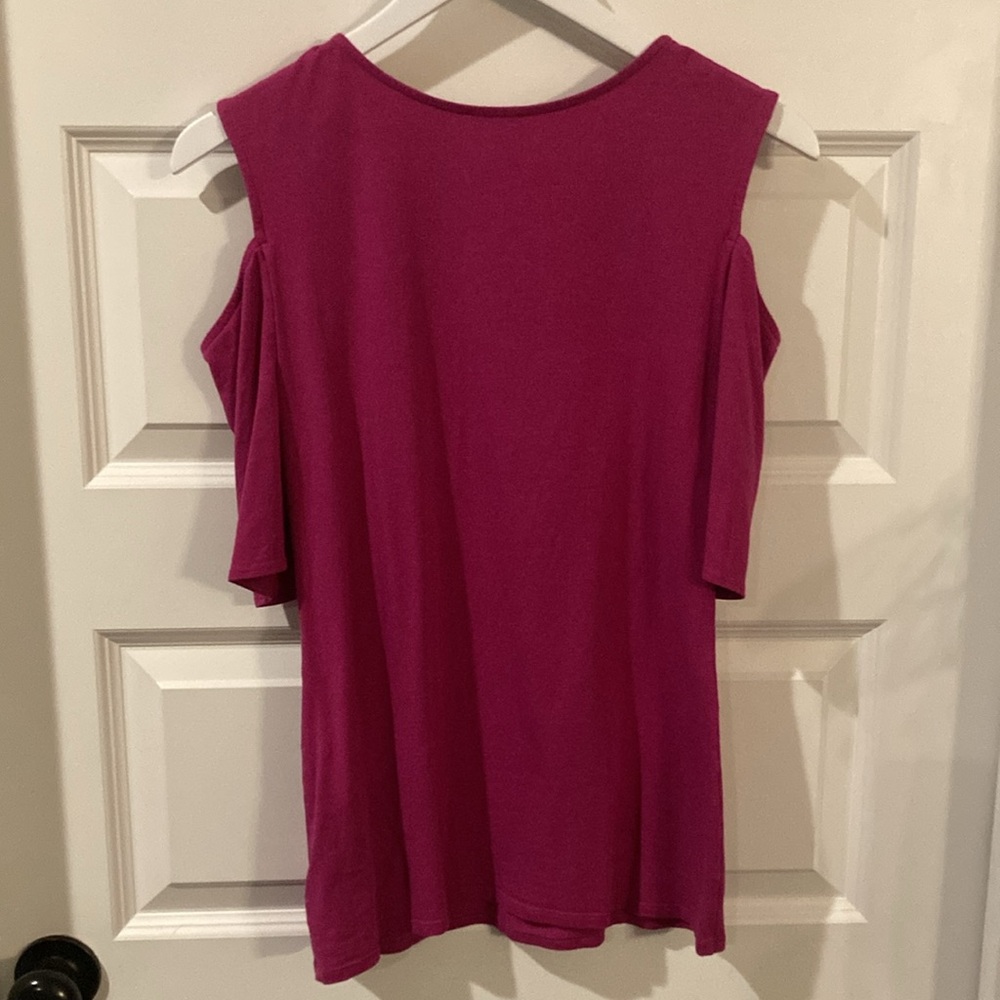 Express Cold Shoulder Top - Picture 4 of 5